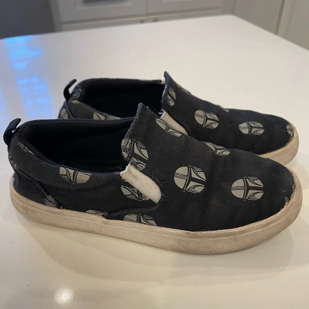 Gap Mandalorean black slip-on sneaker, size 13